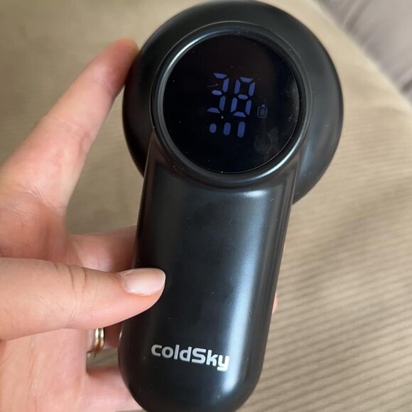 Rechargeable Lint Shaver with Digital Display lint remover - Picture 2 of 8